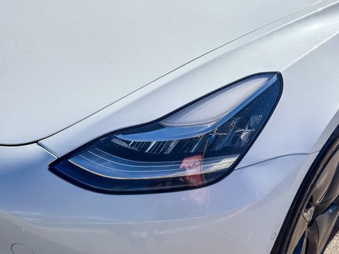 Used 2020 Tesla Model 3 Standard Range RWD image 9