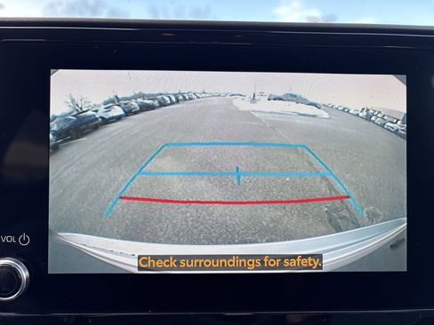 Used 2023 Toyota Highlander LE image 18