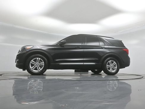 Certified 2024 Ford Explorer XLT RWD image 45