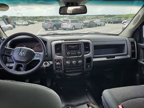 Used 2019 RAM 1500 4x4 Crew Cab Classic image 11
