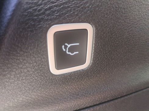 Used 2026 Chrysler Voyager LX FWD image 31