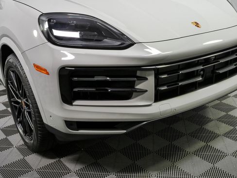New 2026 Porsche Cayenne Coupe AWD/4WD image 40