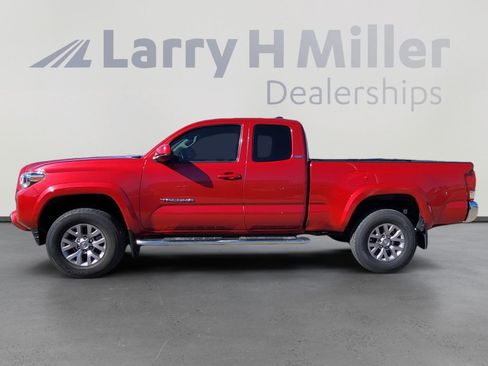 Used 2016 Toyota Tacoma SR5 image 2