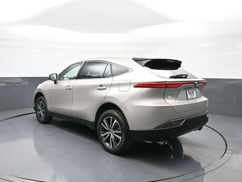Used 2024 Toyota Venza LE AWD/4WD image 8