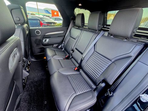 Used 2025 Land Rover Discovery Dynamic SE AWD/4WD image 22
