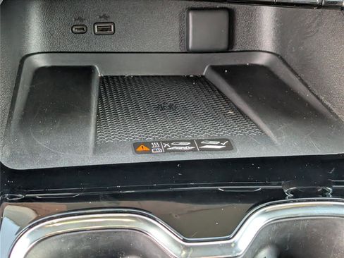Used 2025 Chevrolet Traverse Z71 w/ LPO, Floor Liner Package AWD/4WD image 29