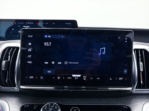 Used 2025 Ford Expedition Platinum image 30