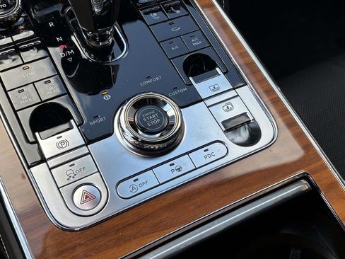 Used 2022 Bentley Flying Spur V8 image 14