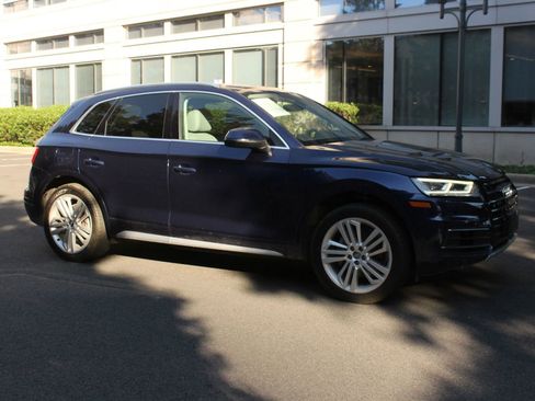 Used 2019 Audi Q5 2.0T Premium Plus w/ Premium Plus Package AWD/4WD image 2