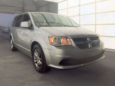 Used 2015 Dodge Grand Caravan SE FWD image 3
