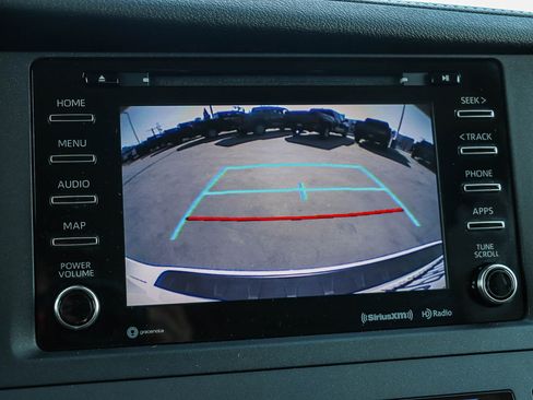 Used 2020 Toyota Sienna SE w/ Nightshade Edition FWD image 23