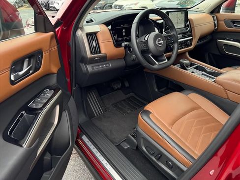 Certified 2025 Nissan Pathfinder Platinum w/ Cargo Package FWD image 9