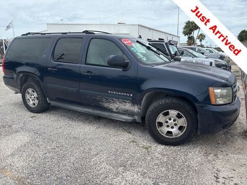 Used 2007 Chevrolet Suburban LT RWD image 3