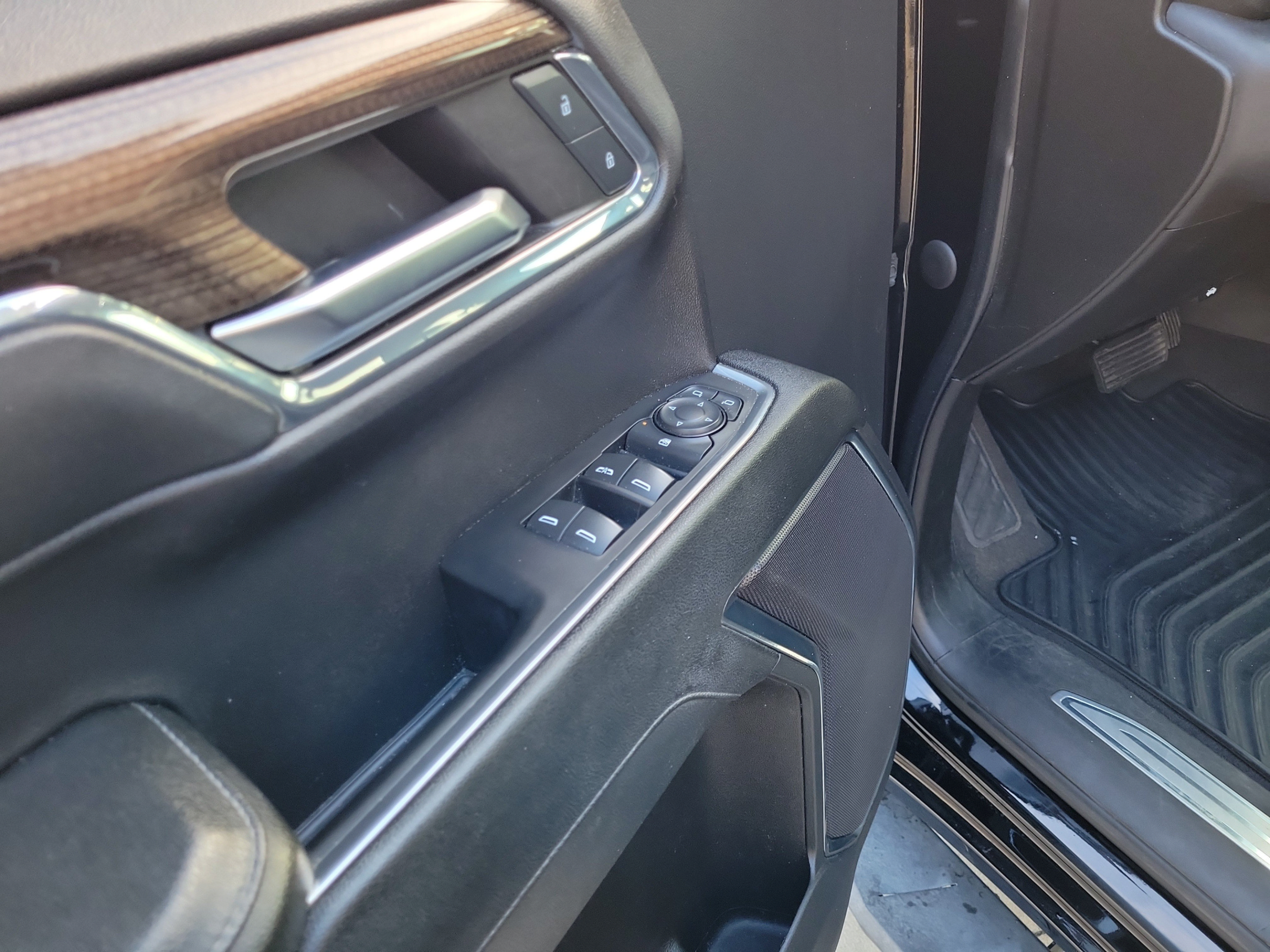 Used 2024 Chevrolet Silverado 1500 RST AWD/4WD image 9