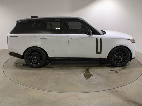 Used 2022 Land Rover Range Rover SE image 6