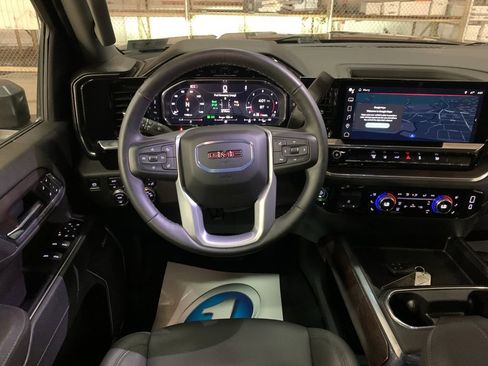 Used 2025 GMC Sierra 2500 SLT w/ SLT Convenience Package AWD/4WD image 17
