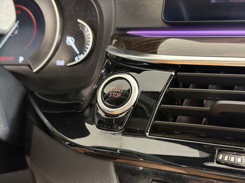 Used 2019 BMW 530e RWD image 29
