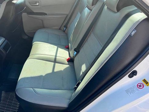 Used 2016 Toyota Camry SE image 17
