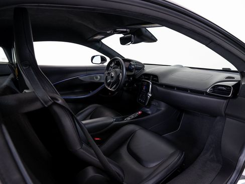 Used 2023 McLaren Artura image 19