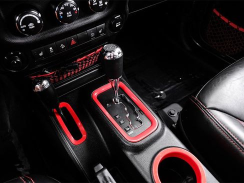 Used 2017 Jeep Wrangler Unlimited Rubicon image 25