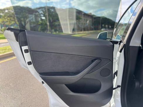 Used 2021 Tesla Model Y Long Range image 17
