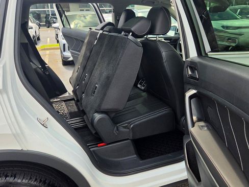 Certified 2022 Volkswagen Tiguan SE w/ Panoramic Sunroof Package FWD image 46