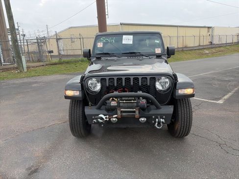 Used 2022 Jeep Gladiator Sport image 2