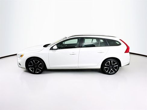Used 2018 Volvo V60 T5 Dynamic w/ Vision Package image 4