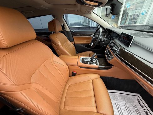 Used 2016 BMW 740i image 14