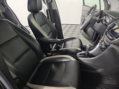 Used 2018 Chevrolet Trax Premier w/ Midnight Edition image 36