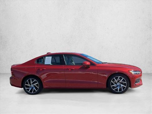 Used 2019 Volvo S60 T5 Momentum w/ Premium Package FWD image 4