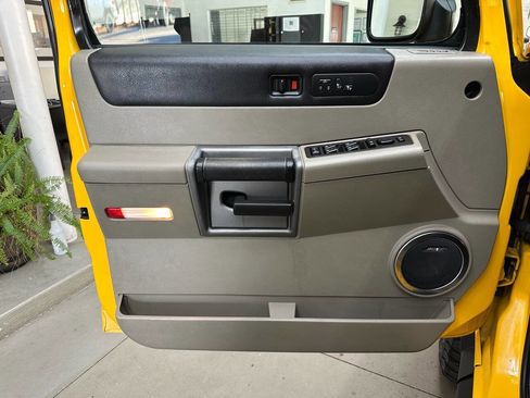 Used 2003 HUMMER H2 w/ Preferred Equipment Group image 10