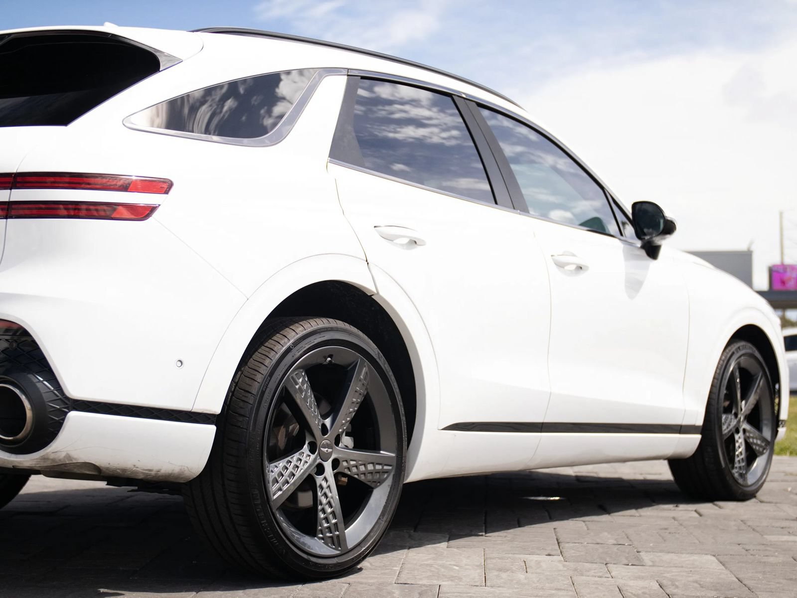 Used 2022 Genesis GV70 2.5T w/ Sport Prestige Package AWD/4WD image 14