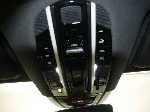 Certified 2023 Porsche Cayenne AWD/4WD image 39