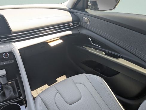New 2026 Hyundai Elantra Limited FWD image 17