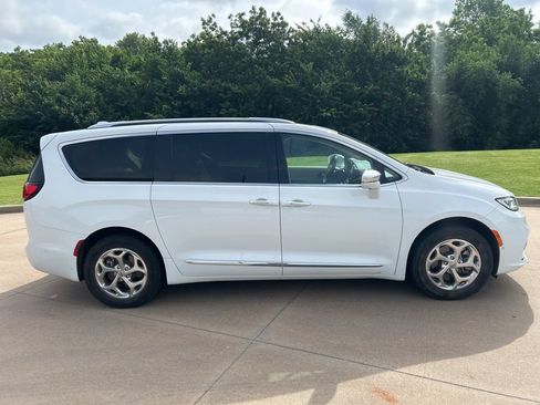 Used 2021 Chrysler Pacifica Limited w/ Premium & Safety Sphere Group AWD/4WD image 5