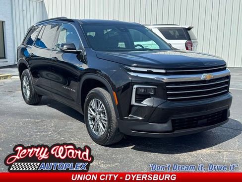 Used 2025 Chevrolet Traverse LT AWD/4WD image 1