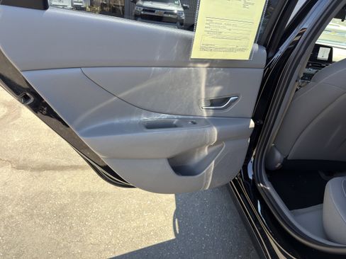 Used 2023 Hyundai Elantra SEL w/ Convenience Package FWD image 17