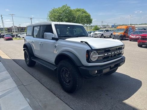 Used 2025 Ford Bronco Outer Banks w/ Sasquatch Package image 2