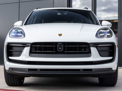 Certified 2026 Porsche Macan AWD/4WD image 8
