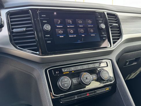 Used 2023 Volkswagen Atlas Cross Sport SE w/ Black Wheel Package image 25