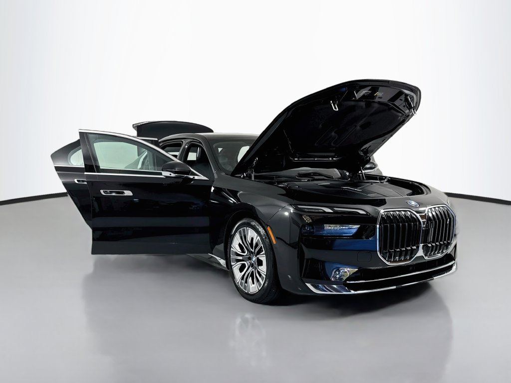 Used 2023 BMW i7 xDrive60 AWD/4WD image 26