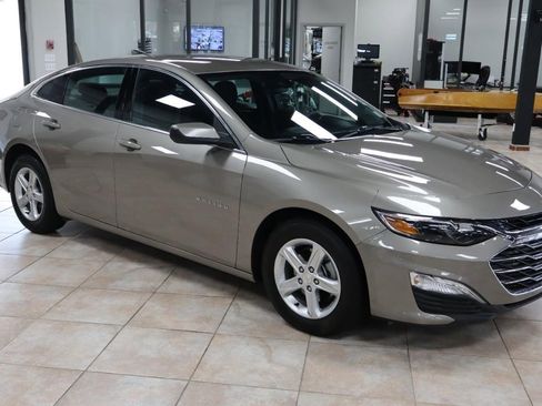 Used 2025 Chevrolet Malibu LS image 7