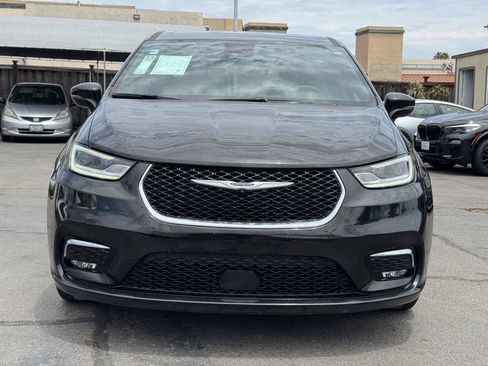 Used 2025 Chrysler Pacifica Select FWD image 5