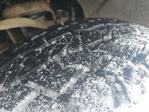 Used 2021 Chevrolet Silverado 1500 LT image 2