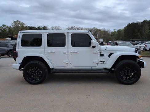 Used 2022 Jeep Wrangler Unlimited Sahara image 3