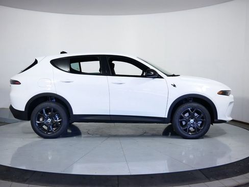 Used 2024 Dodge Hornet GT w/ GT Blacktop Package image 9