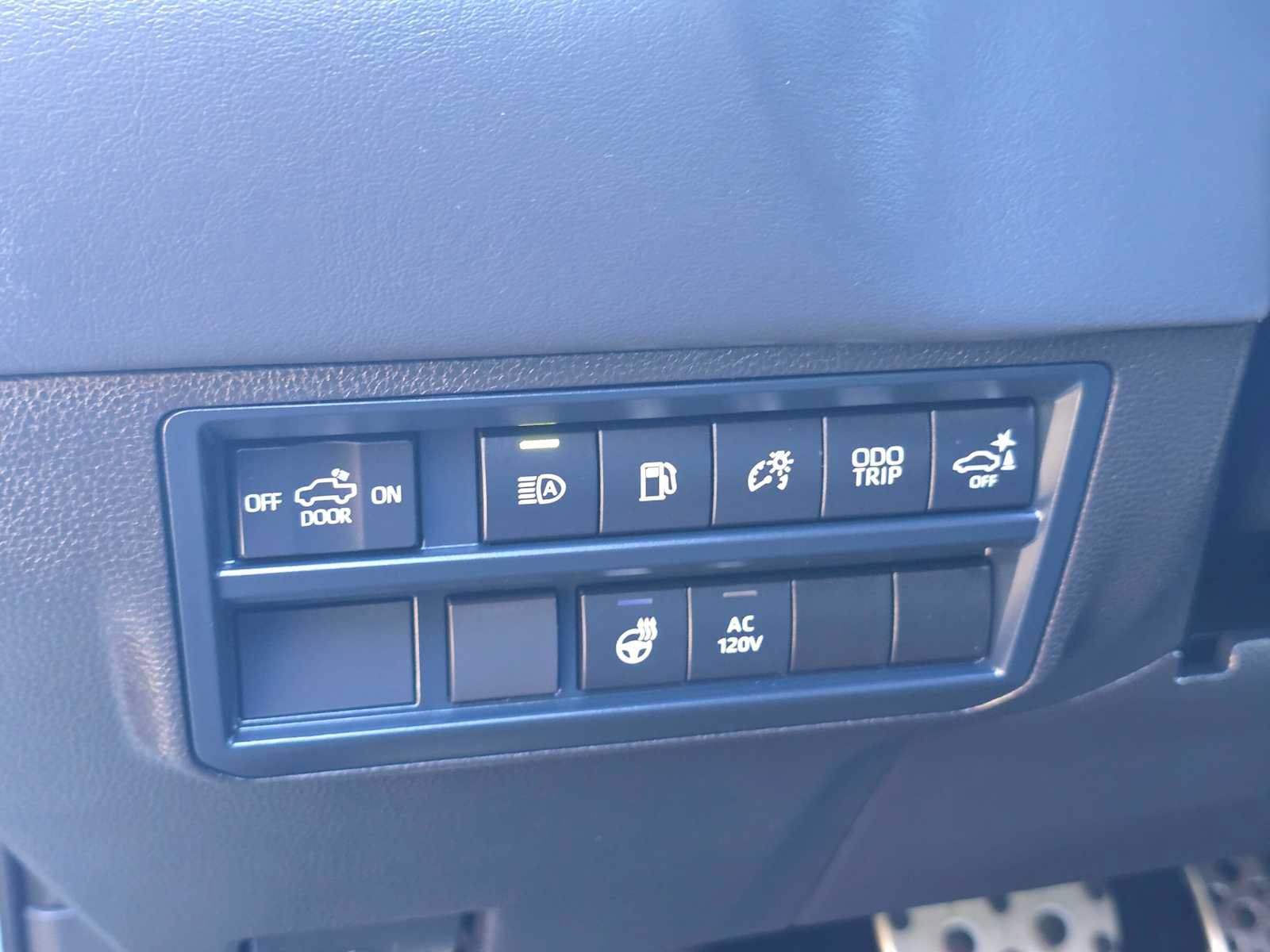 New 2025 Toyota Tundra Platinum w/ TRD Off-Road Package AWD/4WD image 25