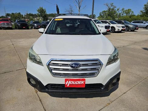 Used 2015 Subaru Outback 2.5i Premium AWD/4WD image 2