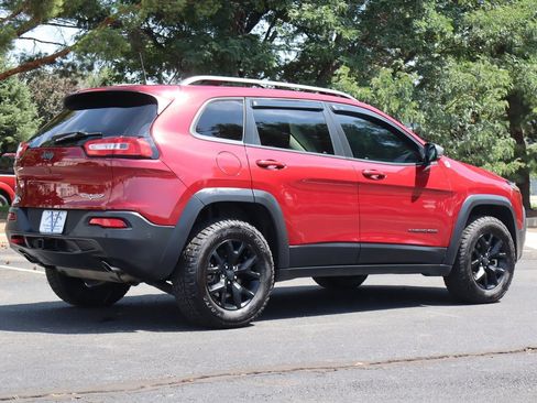Used 2017 Jeep Cherokee Trailhawk AWD/4WD image 5
